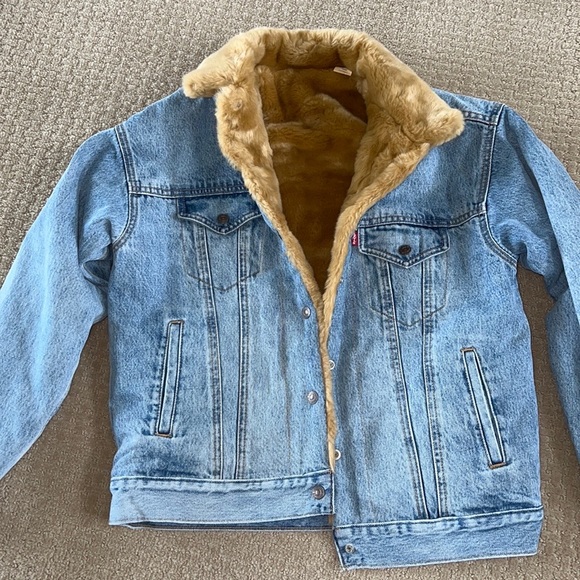 Levi's Jackets & Blazers - Faux fur lined Levi’s Trucker Denim Jacket